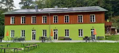 Das Gebäude in dem sich die Ferienwohnung befindet