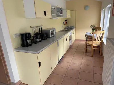 Küche/Küchenzeile in der Unterkunft Schöne Wohnung 80qm in ruhiger Lage am Wald mit Billardzimmer