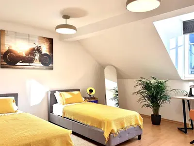 Ein Bett oder Betten in einem Zimmer der Unterkunft NewCityHome-3 Zi-Spacious Apartment Harley - Kaßberg - priv Parking