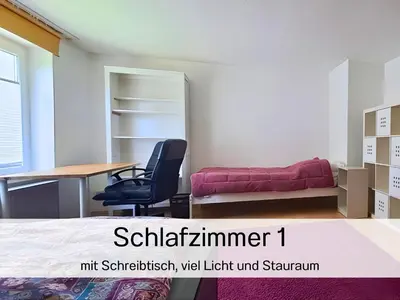 Ein Sitzbereich in der Unterkunft Ferienwohnungen Bernsdorfer Straße Chemnitz - zentrumsnah, teilweise mit Balkon oder Terrasse, große Parkanlage - ideal für Familien, Paare und Geschäftsleute