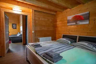 Ein Bett oder Betten in einem Zimmer der Unterkunft Golden Hop Waldsiedlung