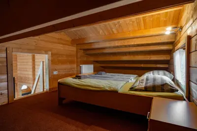 Ein Bett oder Betten in einem Zimmer der Unterkunft Golden Hop Waldsiedlung