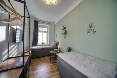 Ein Bett oder Betten in einem Zimmer der Unterkunft DresdenStay Blasewitz 3 Schlafzimmer Kamin PS4
