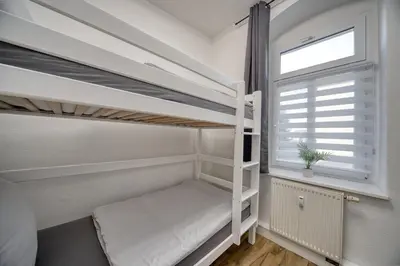Ein Bett oder Betten in einem Zimmer der Unterkunft DresdenStay Blasewitz 3 Schlafzimmer Kamin PS4