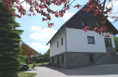 Das Gebäude in dem sich die Ferienwohnung befindet