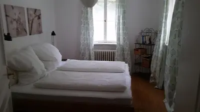 Ein Bett oder Betten in einem Zimmer der Unterkunft Villa im Park Wachwitzgrund - Große Ferienwohnung in EG der Villa
