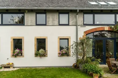 Ein Garten an der Unterkunft Alte Scheune Rietzschelhof mit Pool