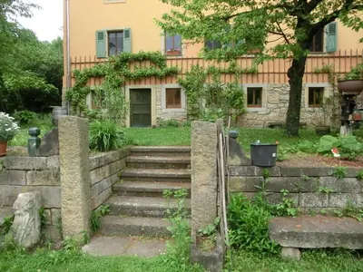 Ein Garten an der Unterkunft Ferienwohnung mit Charme in Dresden Pillnitz