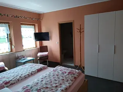 Ein Bett oder Betten in einem Zimmer der Unterkunft Gästehaus Schirner
