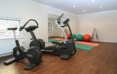 Das Fitnesscenter und/oder die Fitnesseinrichtungen in der Unterkunft Romantik Hotel Burgkeller Residenz Kerstinghaus