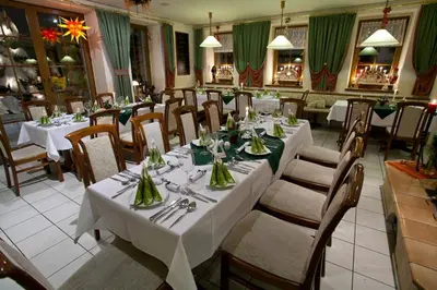 Ein Restaurant oder anderes Speiselokal in der Unterkunft Hotel & Restaurant Kleinolbersdorf