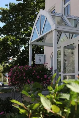 Ein Garten an der Unterkunft Pension am Großen Garten KG