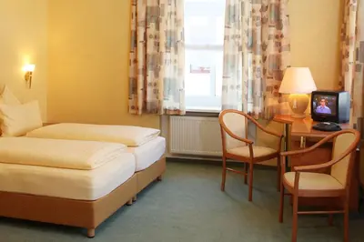 Ein Bett oder Betten in einem Zimmer der Unterkunft Pension am Großen Garten KG