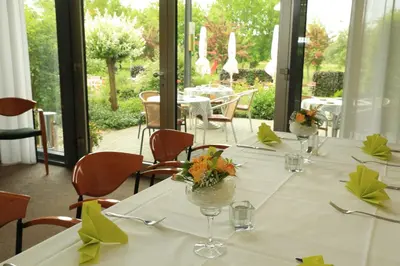 Ein Restaurant oder anderes Speiselokal in der Unterkunft Hotel Moritz an der Elbe