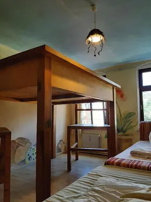 Ein Bett oder Betten in einem Zimmer der Unterkunft Hostel Lollis Homestay Dresden