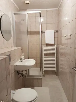 Ein Badezimmer in der Unterkunft Hotel Restaurant Rhodos