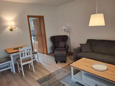 Ein Sitzbereich in der Unterkunft Jägerheim Löbsal