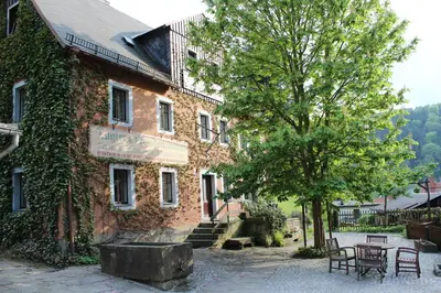 Das Gebäude in dem sich die Ferienwohnung befindet