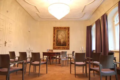 Ein Sitzbereich in der Unterkunft Hotel Schloss Rabenstein