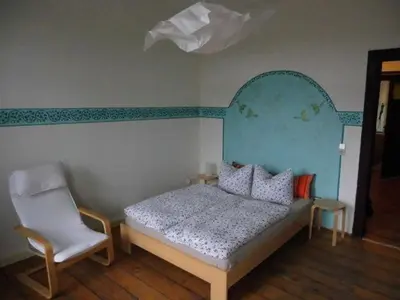 Ein Bett oder Betten in einem Zimmer der Unterkunft 3R Fewo bis 9 Personen zentral T4