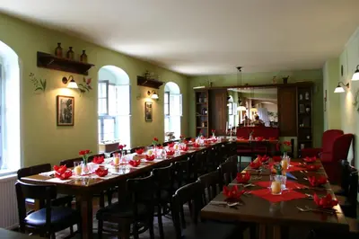 Ein Restaurant oder anderes Speiselokal in der Unterkunft Alte Apotheke