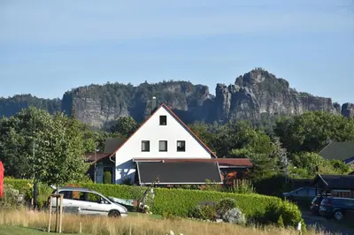 Ein allgemeiner Bergblick oder ein Berglick von der Ferienwohnung aus
