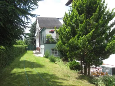 Ein Garten an der Unterkunft Pension Am Heiderand