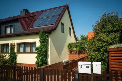 Das Gebäude in dem sich die Ferienwohnung befindet