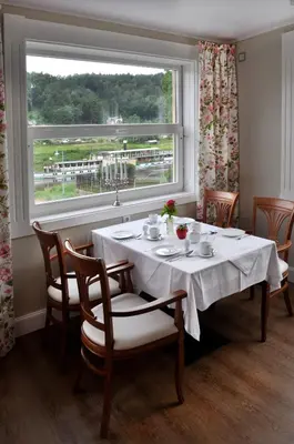 Ein Sitzbereich in der Unterkunft Dampfschiffhotel