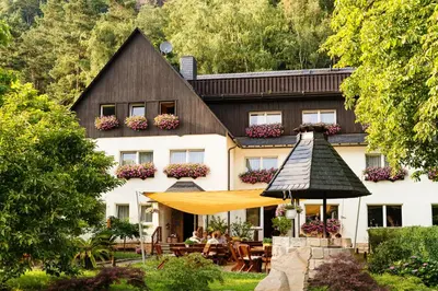 Ein Garten an der Unterkunft Pension Am Nationalpark