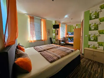 Ein Bett oder Betten in einem Zimmer der Unterkunft Pension Zur Kutscherstube
