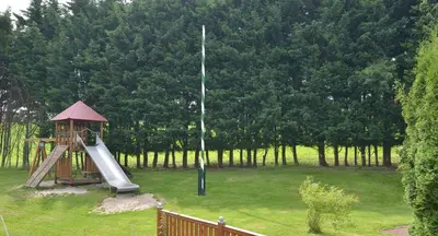 Ein Kinderspielbereich in der Unterkunft Hotel Rabennest