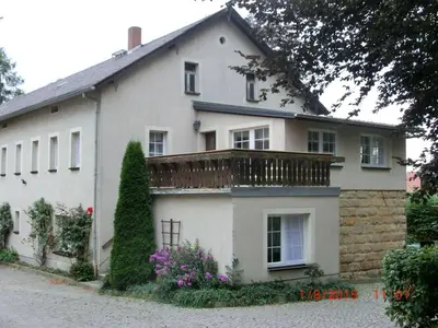 Das Gebäude in dem sich die Ferienwohnung befindet