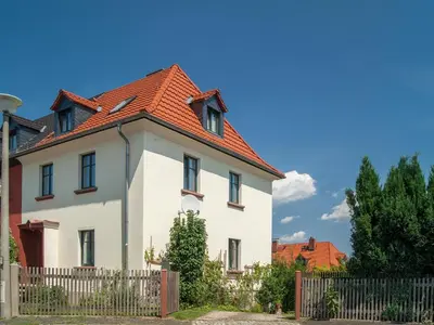 Das Gebäude in dem sich das Privatzimmer befindet