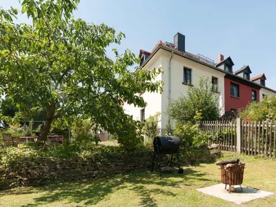 Ein Garten an der Unterkunft Gastezimmer Richter