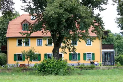 Das Gebäude in dem sich die Ferienwohnung befindet