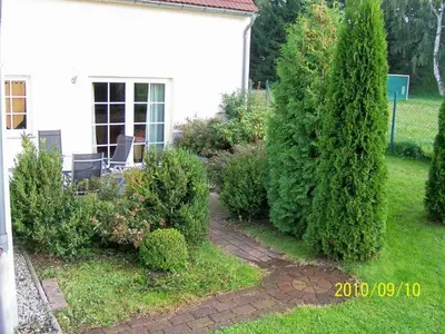 Ein Garten an der Unterkunft Pension Annelie