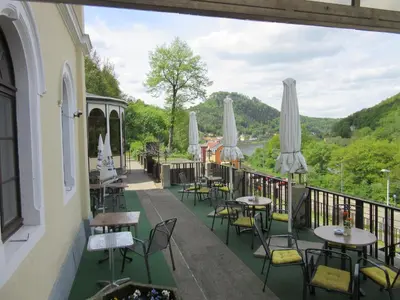 Ein allgemeiner Bergblick oder ein Berglick von des Hotels aus