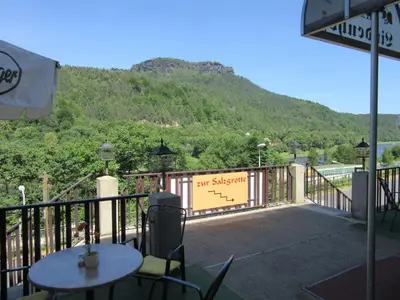 Ein allgemeiner Bergblick oder ein Berglick von des Hotels aus