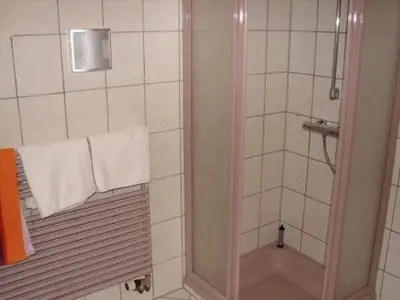 Ein Badezimmer in der Unterkunft Ferienwohnung im DG, Parkplatz vorm Haus, WLAN