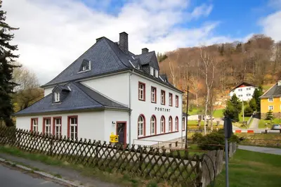 Das Gebäude in dem sich die Ferienwohnung befindet