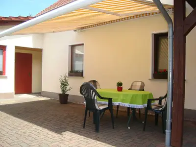 Ein Patio oder anderer Außenbereich in der Unterkunft Ferienwohnung Zschornack