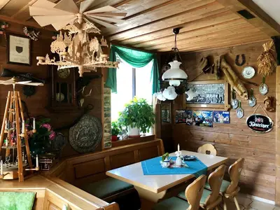 Ein Sitzbereich in der Unterkunft Pension Bennelliebschänke