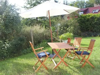 Ein Garten an der Unterkunft Exklusive Ferienwohnung an der Elbe