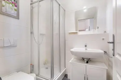 Ein Badezimmer in der Unterkunft Gemütliches Apartment 10min zur Neustadt Privatparkplatz