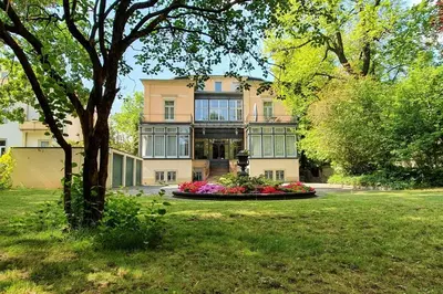 Ein Garten an der Unterkunft Ferienwohnungen Villa Haniel Carl