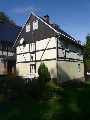 Das Gebäude in dem sich the country house befindet