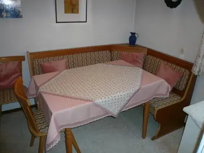 Ein Sitzbereich in der Unterkunft Adventure House (Abenteuerferienhaus)