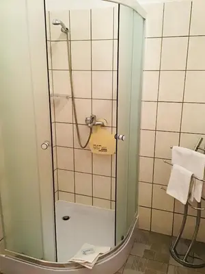 Ein Badezimmer in der Unterkunft Pension Chevermeto
