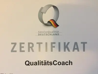 Ein Zertifikat, Auszeichnung, Logo oder anderes Dokument, das in der Unterkunft Gut Fischer ausgestellt ist